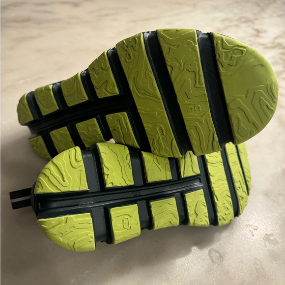 On Running Shoes (EUC) - Picture 6 of 6